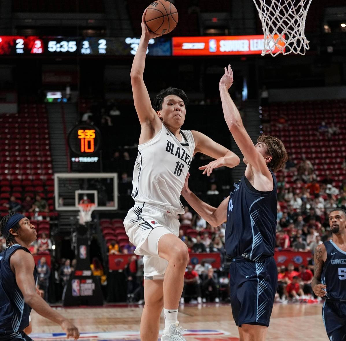 集结日德甲传出新动向，波特兰开拓者止住颓势，管理层表态：信心回归，临场指挥获称赞的简单介绍